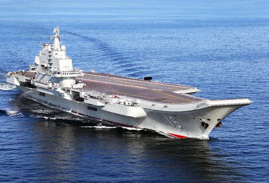 辽宁舰穿越台湾海峡 台女星刘乐妍：两岸是一家人 它会保护我们